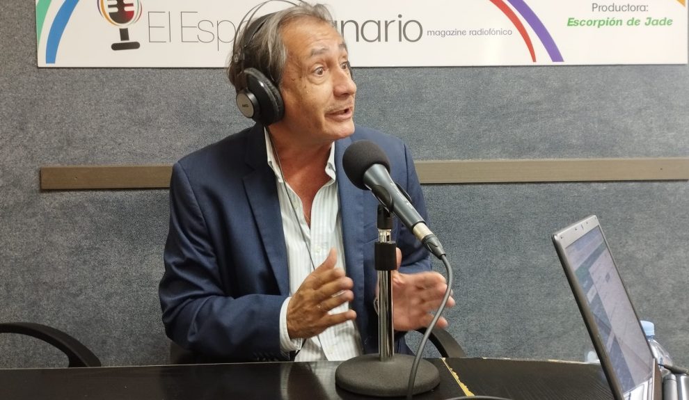 Luis Padrón en los estudios de El Espejo Canario
