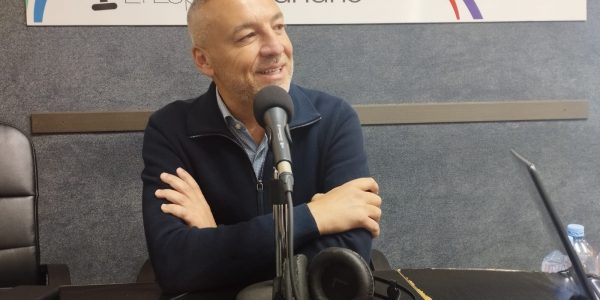 Migue Ángel Ramírez en los estudios de El Espejo Canario