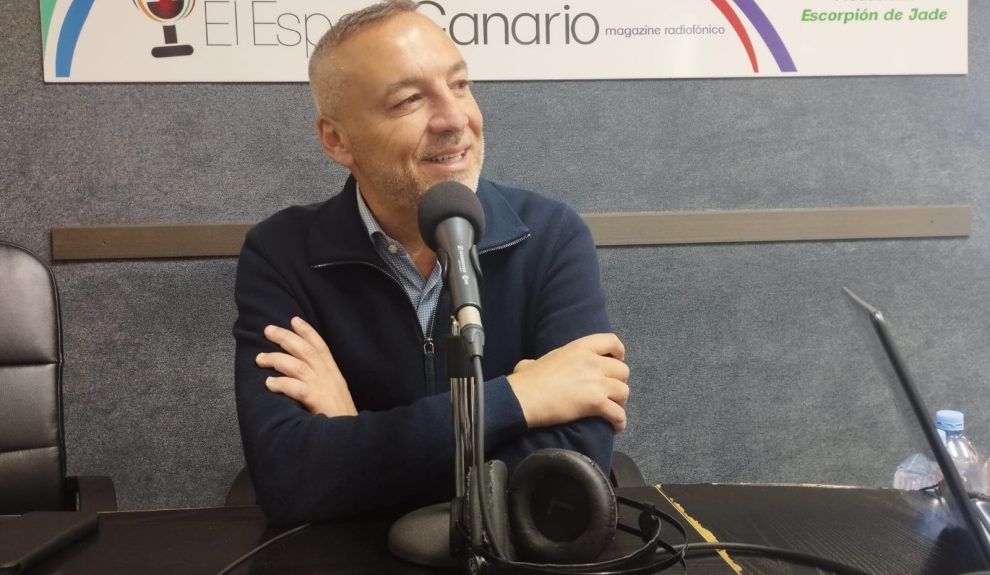 Migue Ángel Ramírez en los estudios de El Espejo Canario