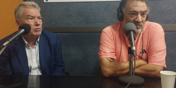 Juan Ruiz y Manuel Campos en los estudios de El Espejo Canario