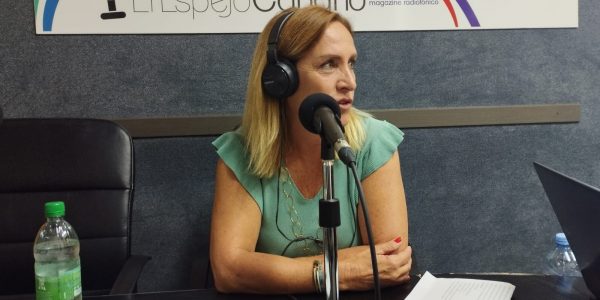 Mónica Ramírez en los estudios de El Espejo Canario