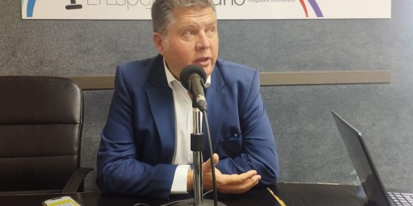 Francisco Rodríguez en los estudios de El Espejo Canario