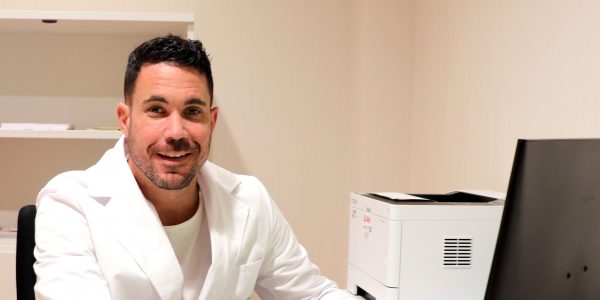 Daniel de la Rosa en su despacho de Hospitales Universitarios San Roque en Maspalomas | Foto: HUSR