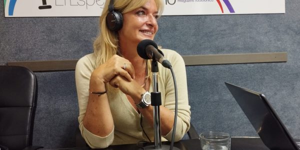 Esther Monzón en los estudios de El Espejo Canario