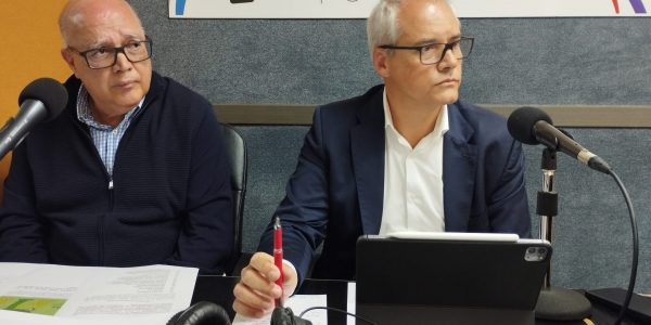 Bernardino Santana y Javier Climent en los estudios de El Espejo Canario