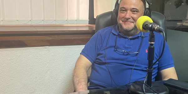 Jorge Martín Escuder en los estudios de El Espejo Canario