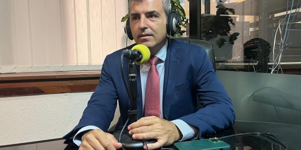 Manuel Domínguez en los estudios de El Espejo Canario
