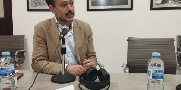 Lope Afonso en el set de El Espejo Canario en el Cabildo de Tenerife