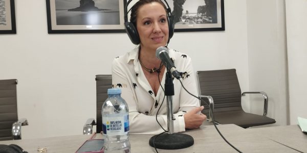 Rosa Dávila en el set de El Espejo Canario en el Cabildo de Tenerife