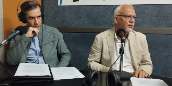 Jesús Rey y Antonio Piñeiro en los estudios de El Espejo Canario