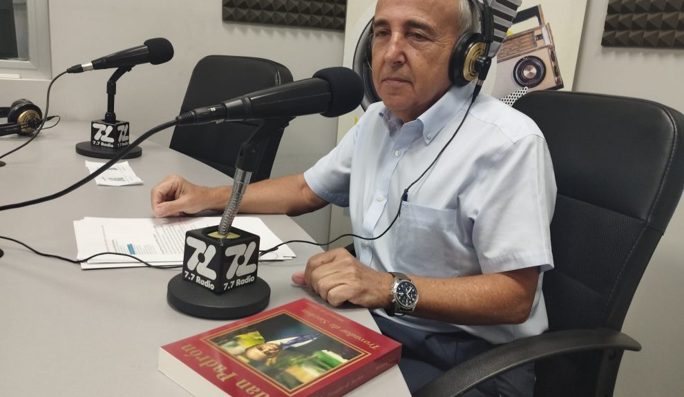 Manuel Padrón en los estudios de El Espejo Canario