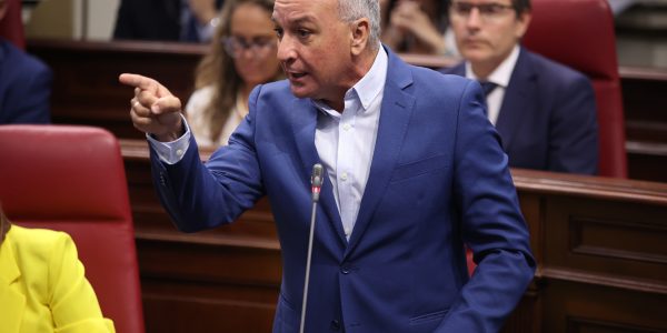Luis Campos en el Parlamento canario | Foto: NC