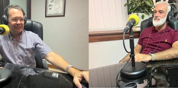 Pedro García Peraza y Alfonso Roque en los estudios de El Espejo Canario
