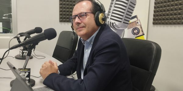 Orlando Luján en los estudios de El Espejo Canario