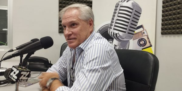 Rafael Pombriego en los estudios de El Espejo Canario