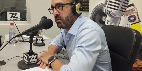 Javier Valentín en los estudios de El Espejo Canario