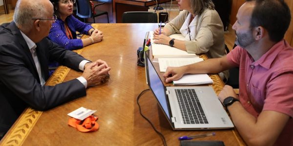 Reunión de la alcaldesa Carolina Darias y el concejal Francisco Hernández Spínola con la directora general del Agua, María Dolores Pascual | Foto: Ayuntamiento de LPGC