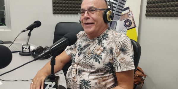Paco Rodríguez en los estudios de El Espejo Canario