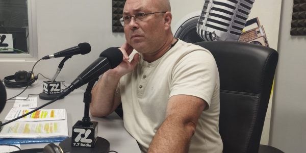 Juan Carlos Lorenzo en los estudios de El Espejo Canario