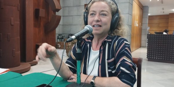 Ana Oramas en el set de El Espejo Canario en el Parlamento de Canarias
