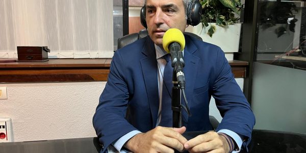 Manuel Domínguez en los estudios de El Espejo Canario