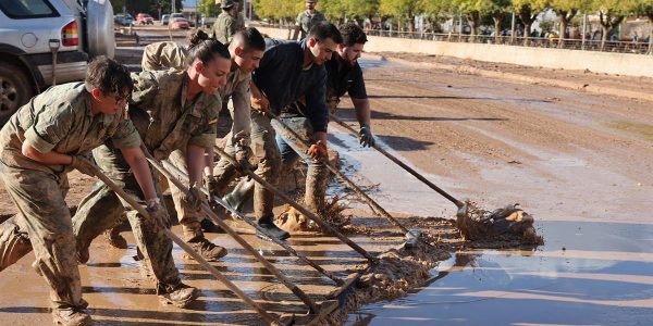 Efectivos de las Fuerzas Armadas realizando trabajos para paliar los efectos ocasionados por la DANA | Foto: Moncloa
