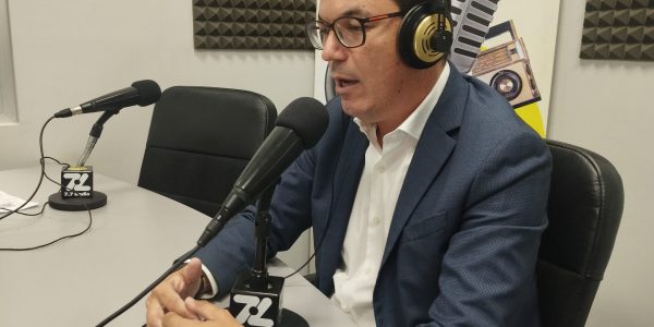 Pablo Rodríguez en los estudios de El Espejo Canario