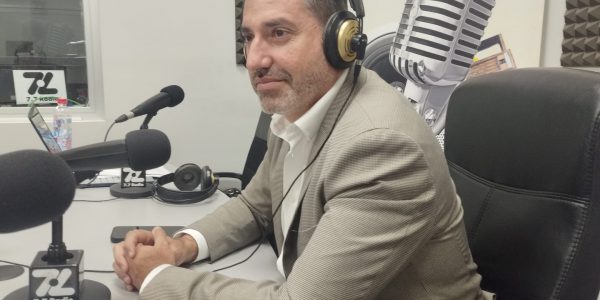 Alejandro Marichal en los estudios de El Espejo Canario
