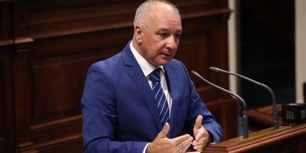 Luis Campos en el Parlamento de Canarias | Foto: Nueva Canarias