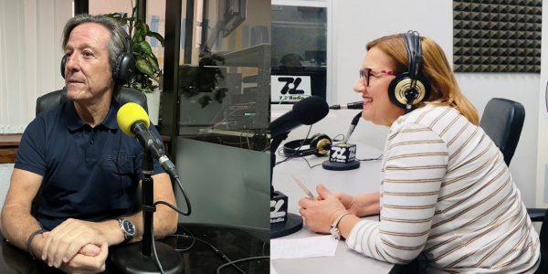 Julián Fariña y María Isabel Pérez en los estudios de El Espejo Canario