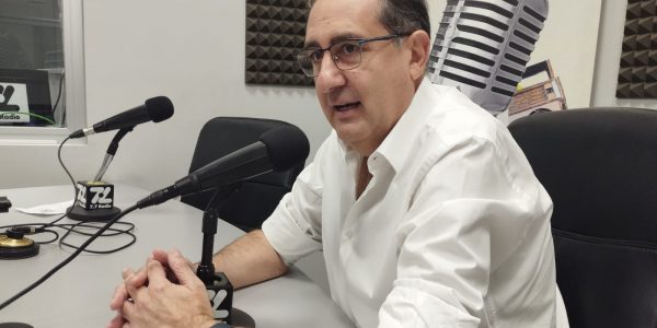Felipe Afonso El Jaber en los estudios de El Espejo Canario
