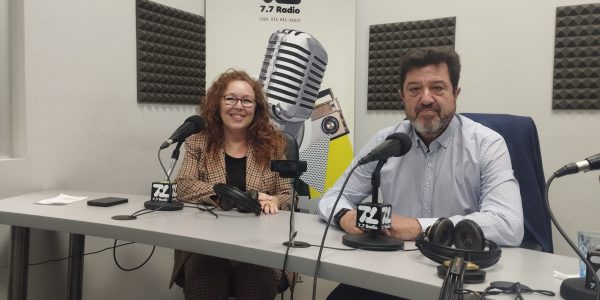 Laura Dapresa y Víctor Portugués en los estudios de El espejo Canario