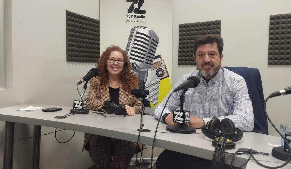 Laura Dapresa y Víctor Portugués en los estudios de El espejo Canario