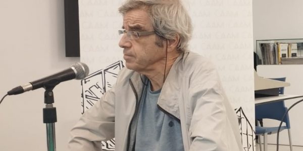 Juan Montero en el set de El Espejo Canario en el CAAM