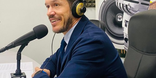 Mariano Hernández Zapata en los estudios de El Espejo Canario