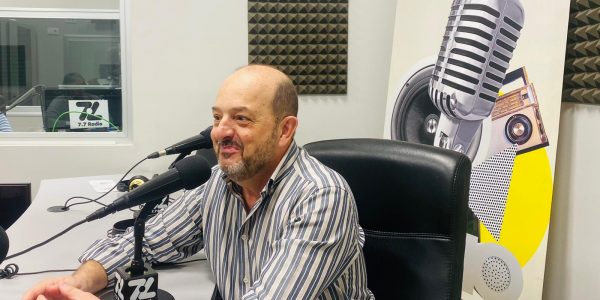 Juan José Cardona en los estudios de El Espejo Canario