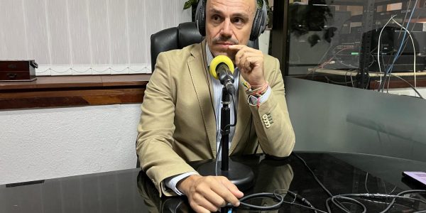 Alfonso Cabello en los estudios de El Espejo Canario