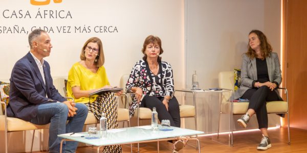 Vicente Zapata (izquierda) en el II Seminario de Migraciones | Foto: Gobierno de Canarias