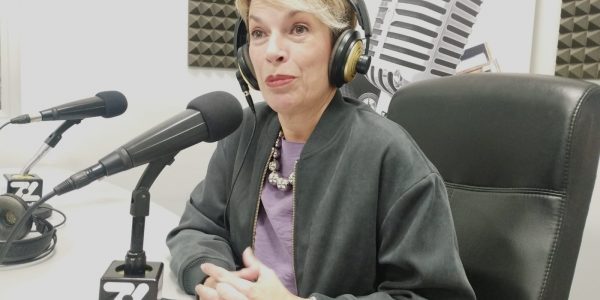 Elena Máñez en los estudios de El Espejo Canario
