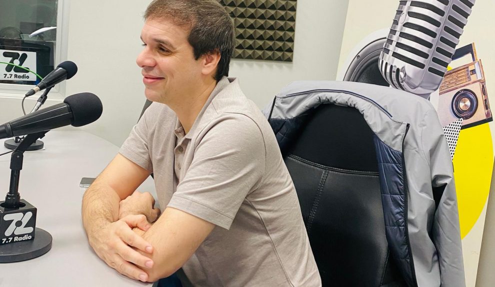 Daniel Reyes en los estudios de El Espejo Canario