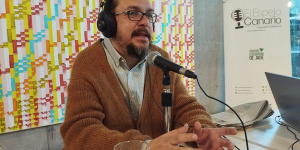 Sergio Rubira en el set de El EspejO Canario en el TEA Tenerife Espacio de las Artes