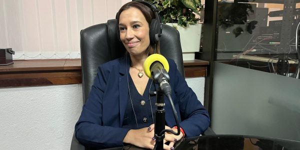 Nira Fierro en los estudios de El Espejo Canario
