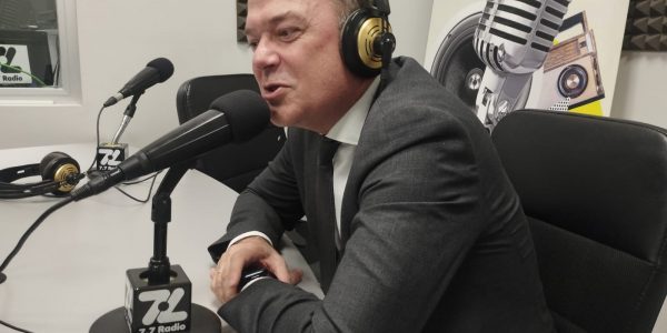 Augusto Hidalgo en los estudios de El Espejo Canario