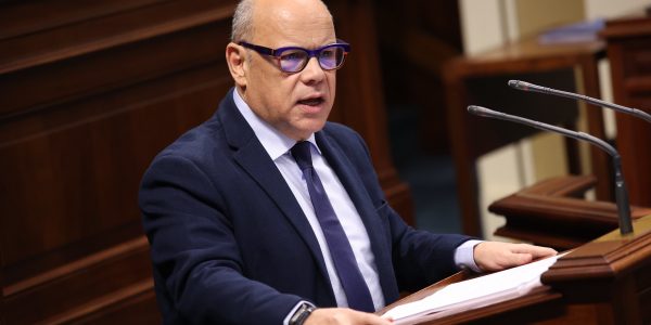 José Miguel Barragán durante el debate | Foto: Parlamento de Canarias