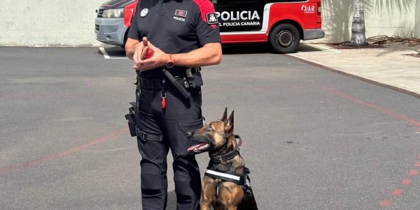 Guía canino del Cuerpo General de la Policía Canaria | Foto: CGPC