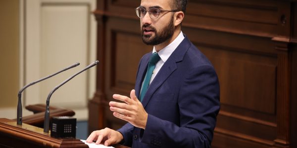 Raúl Acosta Armas en el PArlamento de Canarias | Foto: Parcan