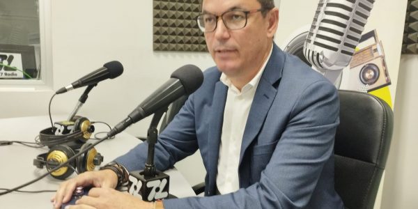 Pablo Rodríguez en los estudios de El Espejo Canario