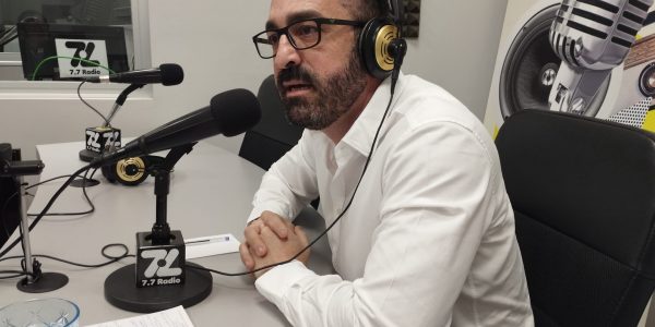 Javier Valentín en los estudios de El Espejo Canario