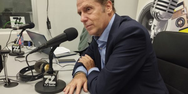 Manuel Sanabria en los estudios de El Espejo Canario