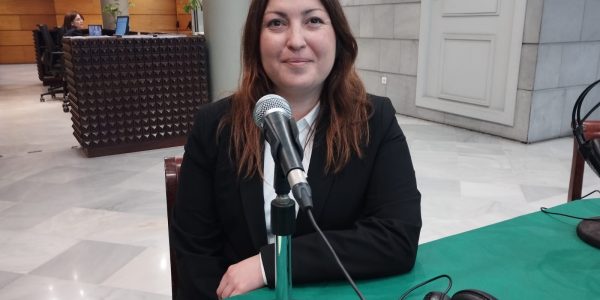 Jessica García en el set de El Espejo Canario en el Parlamento de Canarias